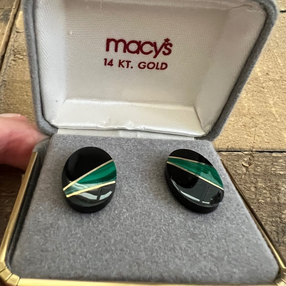 NIB 14 karat yellow gold malachite and onyx stud earrings - Picture 1 of 2